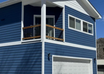 Side view of the garage and ADU with covered balcony patio at the corner
